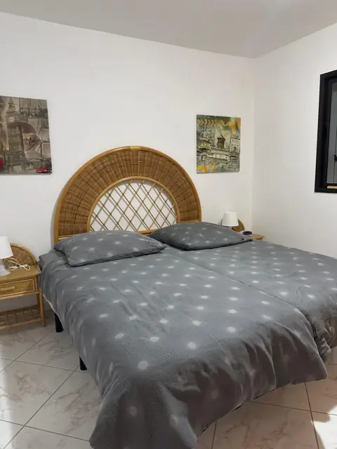Schlafzimmer mit Doppelbett 180 cm