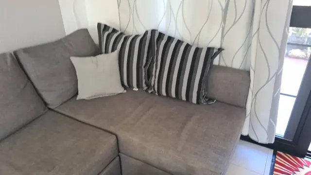 Eckcouch im Wohnzimmer, ausziehbar als Schlafcouch